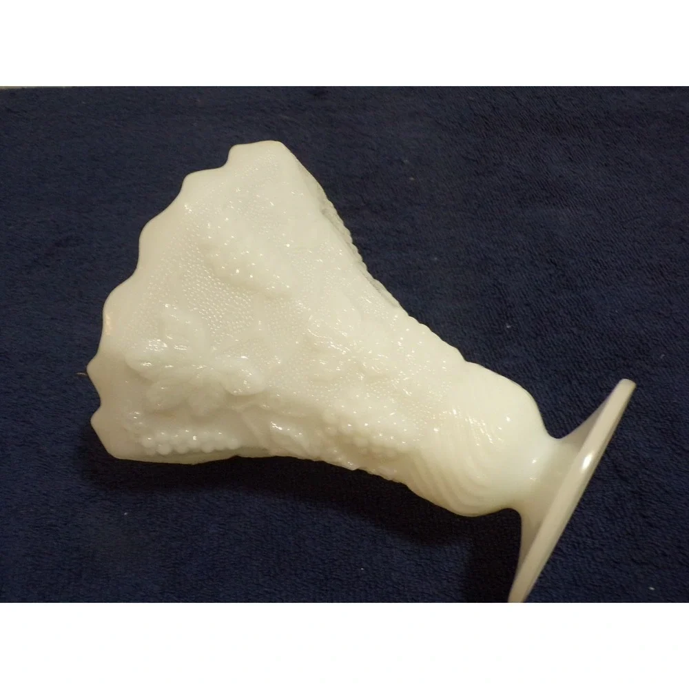 Anchor Hocking Milk Glass Vintage Vase w/Pedestal Grape & Vine Ruffle Edge‎
